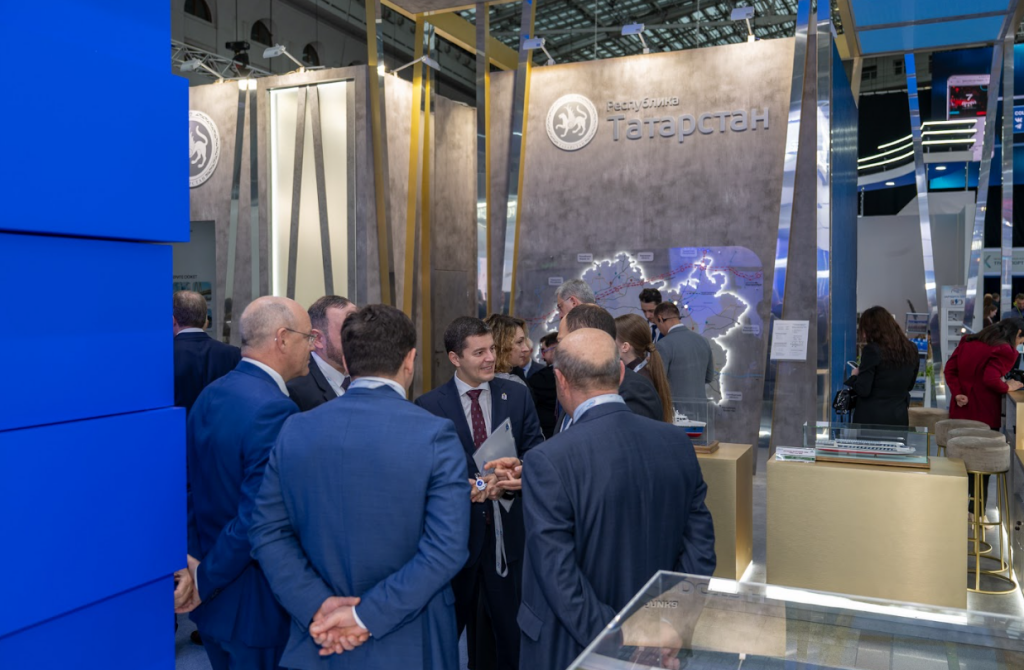 Дмитрий Артюхов принимает участие в Транспортной неделе в Москве