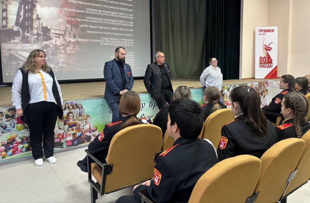 Герой Ямала Виктор Некрасов почтил память сотрудников ОВД, погибших при исполнении служебных обязанностей