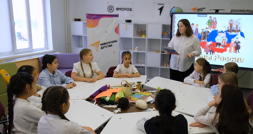 Школьники Муравленко организовали видео-мастер-класс для сверстников из ДНР