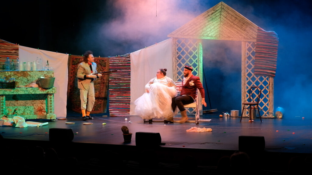 Ноябрьский театр сыграл в Муравленко «Лучшее предложение» Чехова