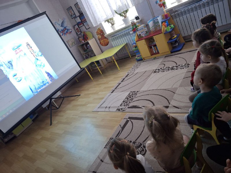 Воспитанники детских садов города и ДНР празднуют 95-летие Ямала