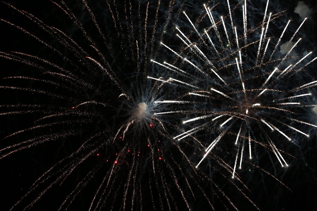 В Муравленко запускать фейерверки можно на площадке за центром «Ямал»