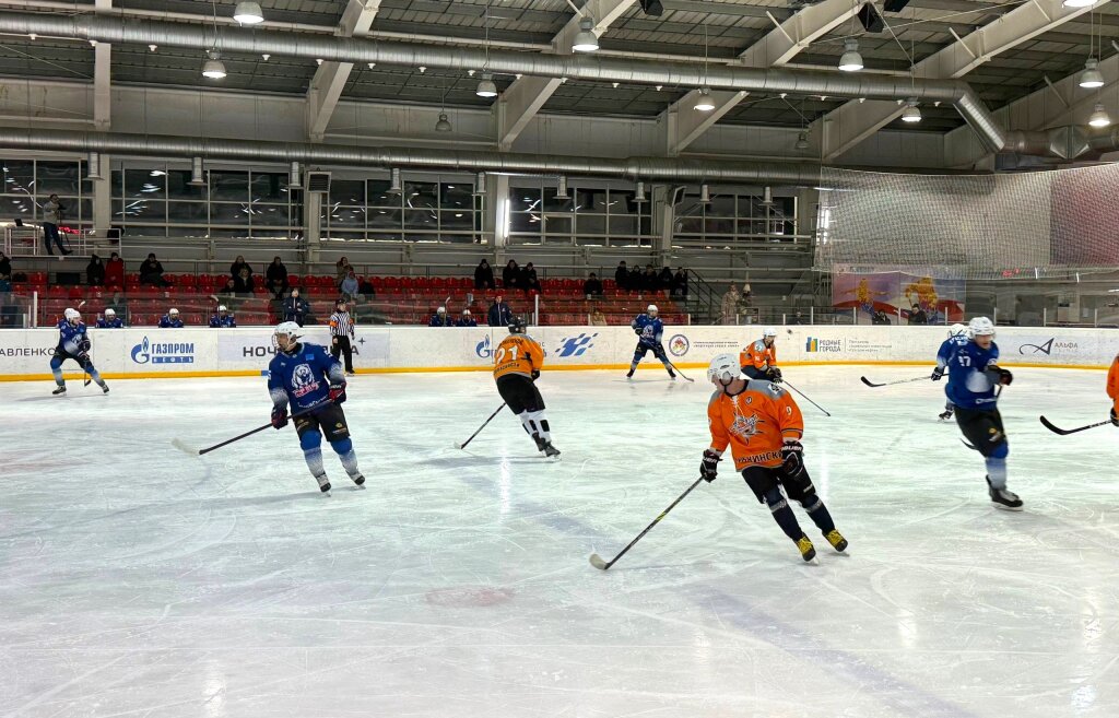 «Сэр Варк» выиграл очередной матч «Ночной хоккейной лиги»