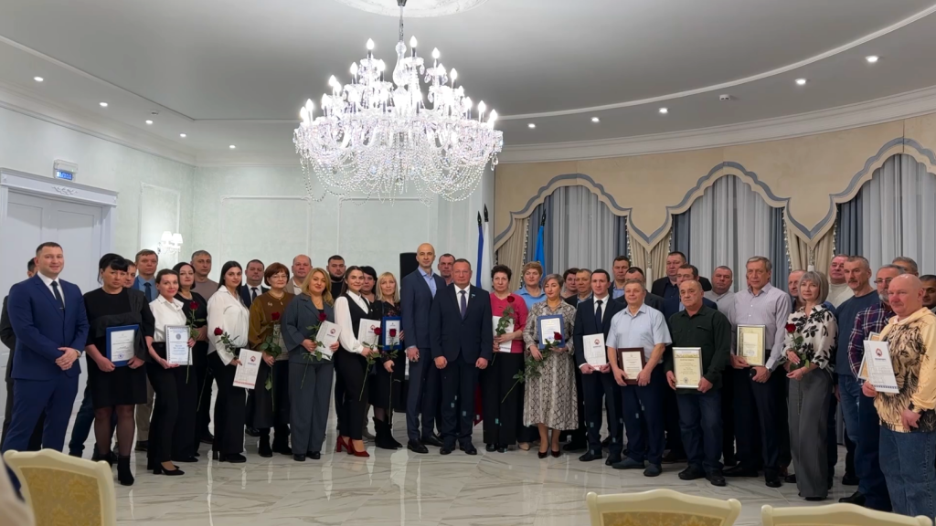 Лучших энергетиков отметили наградами