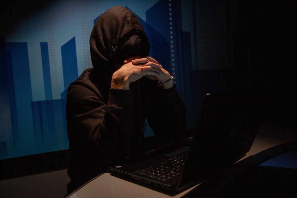 16-летняя девушка отдала крупную сумму денег лжесотрудникам ФСБ