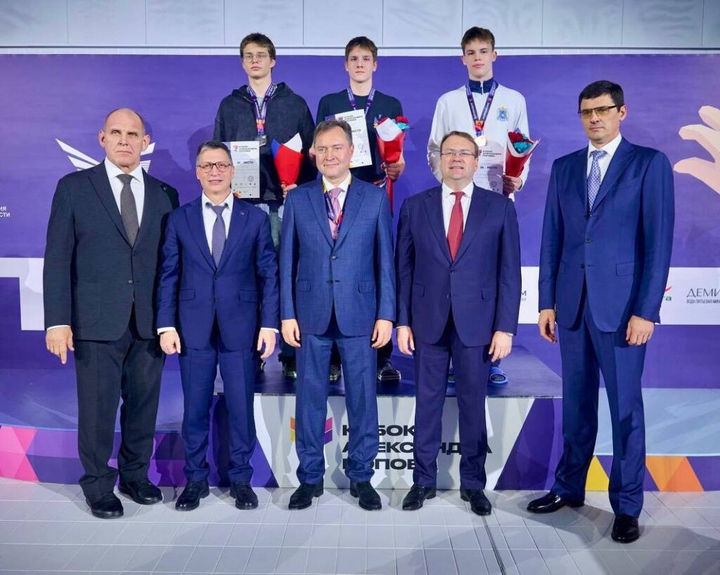 Четыре медали завоевали пловцы города на соревнованиях в Екатеринбурге