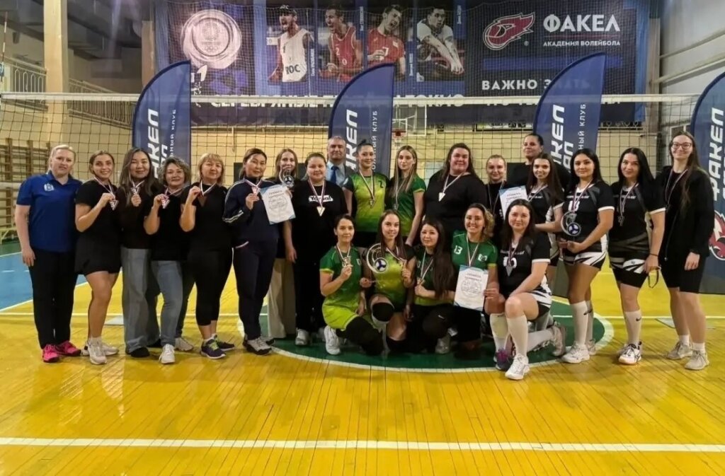 В городе прошел турнир по волейболу среди женских команд