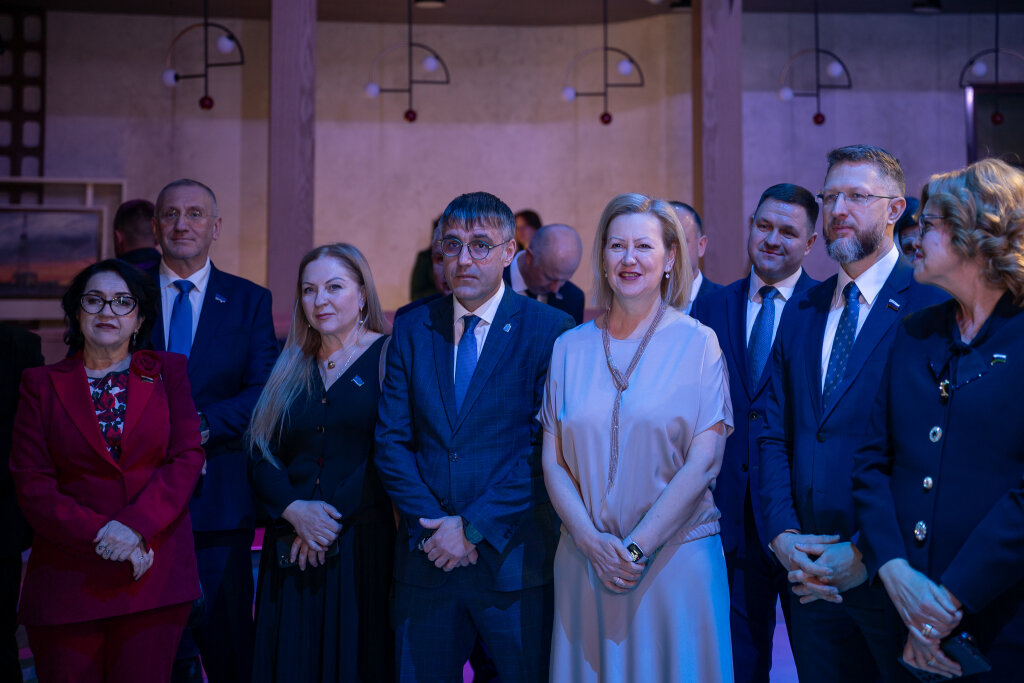 Дмитрий Артюхов отметил заслуги депутатов в развитии региона