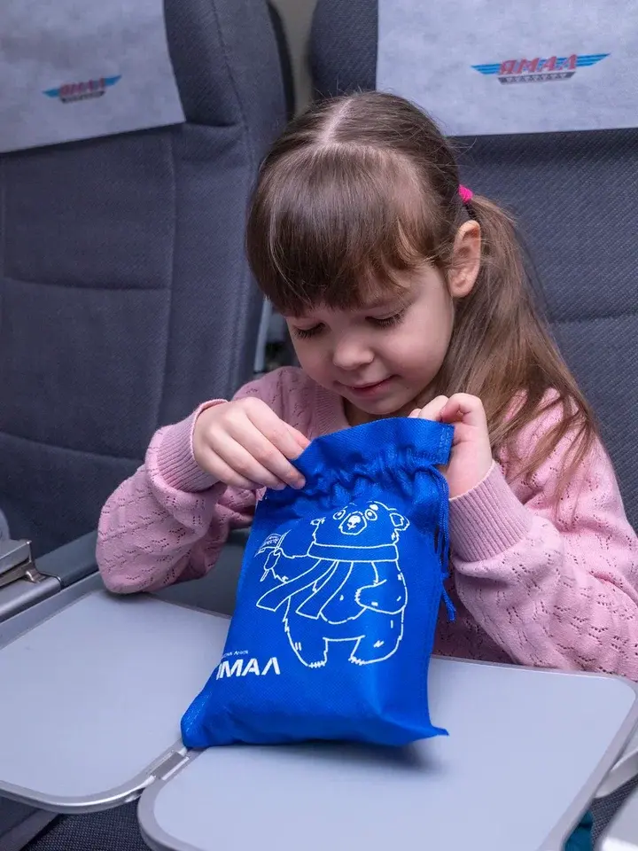 Авиакомпания «Ямал» наполнила рейсы праздничной магией