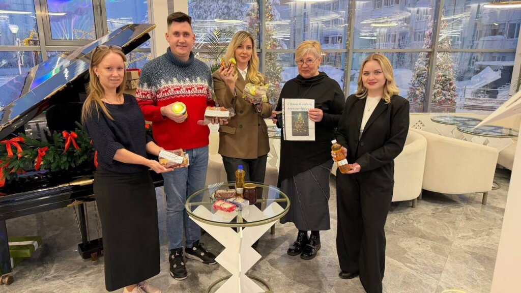 В Муравленко пришла новогодняя посылка из села Николаевка