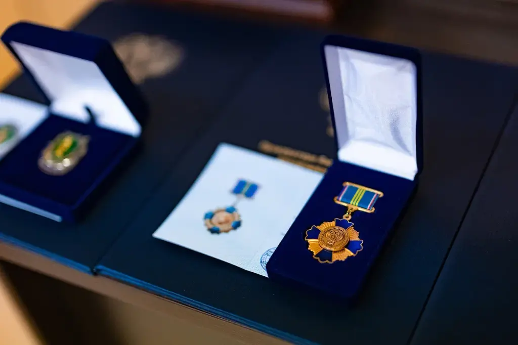 Дмитрий Артюхов вручил награды по случаю Дня работника прокуратуры