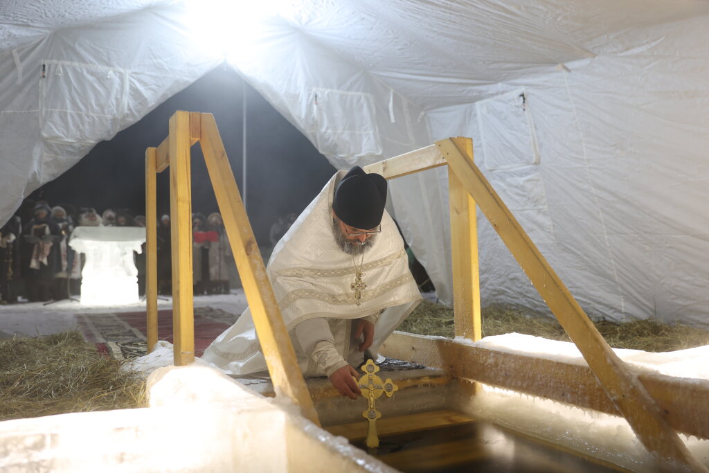 Православные муравленковцы отметили Крещение Господне