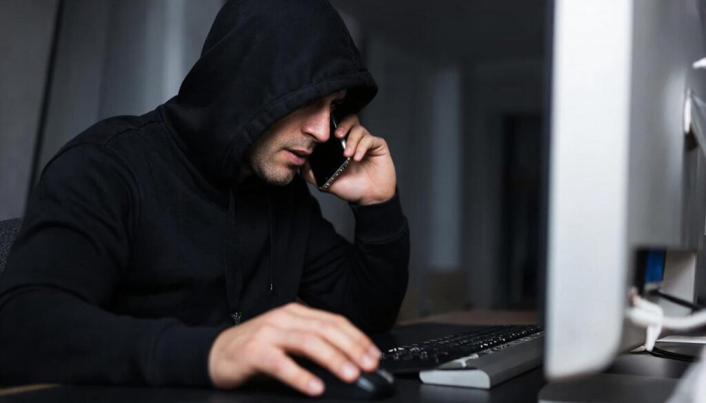 Жительница Муравленко отдала мошенникам более 12 млн рублей