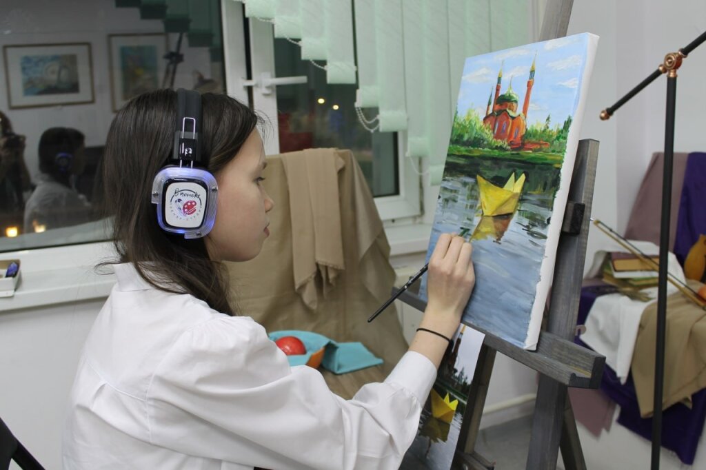 В Муравленко работает уникальная пленэр-студия