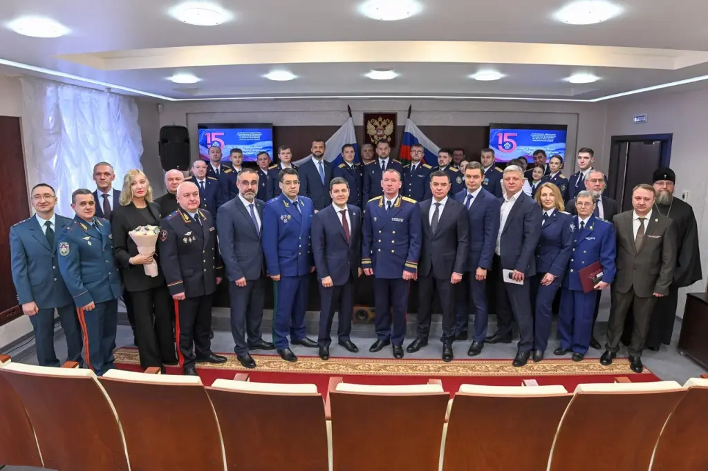 Дмитрий Артюхов вручил награды по случаю Дня образования Следственного комитета РФ