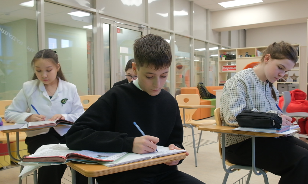 В окружном туре Всероссийской олимпиады участвуют 46 школьников
