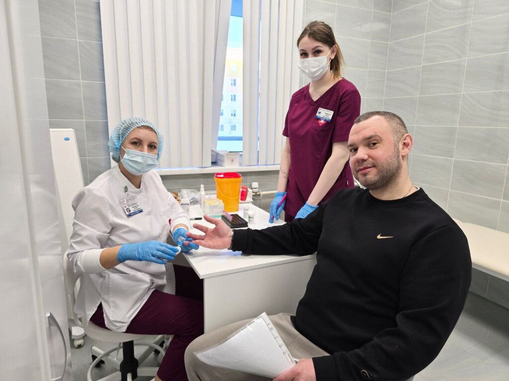 Медики развернули мобильный центр диспансеризации в «Сибири»