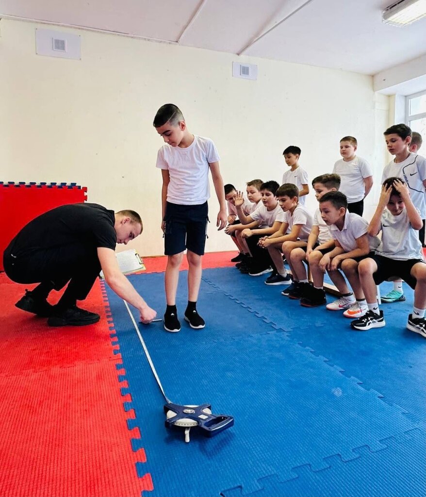 Дошкольники проверяют себя на прочность, силу и гибкость