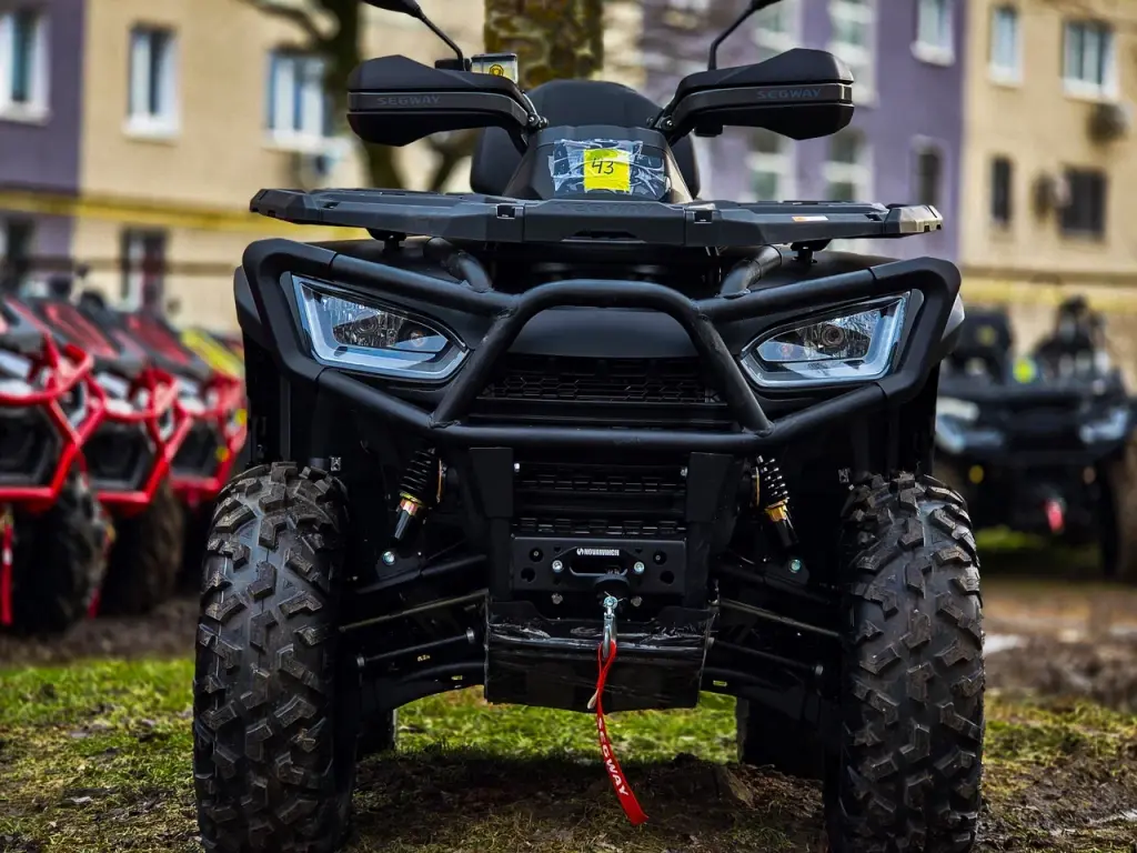 19 войсковых частей получили транспорт и технику от Ямала