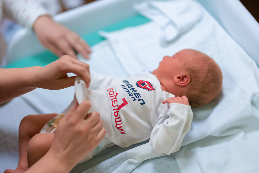 «Факел Ямал» дарит подарки новорождённым северянам