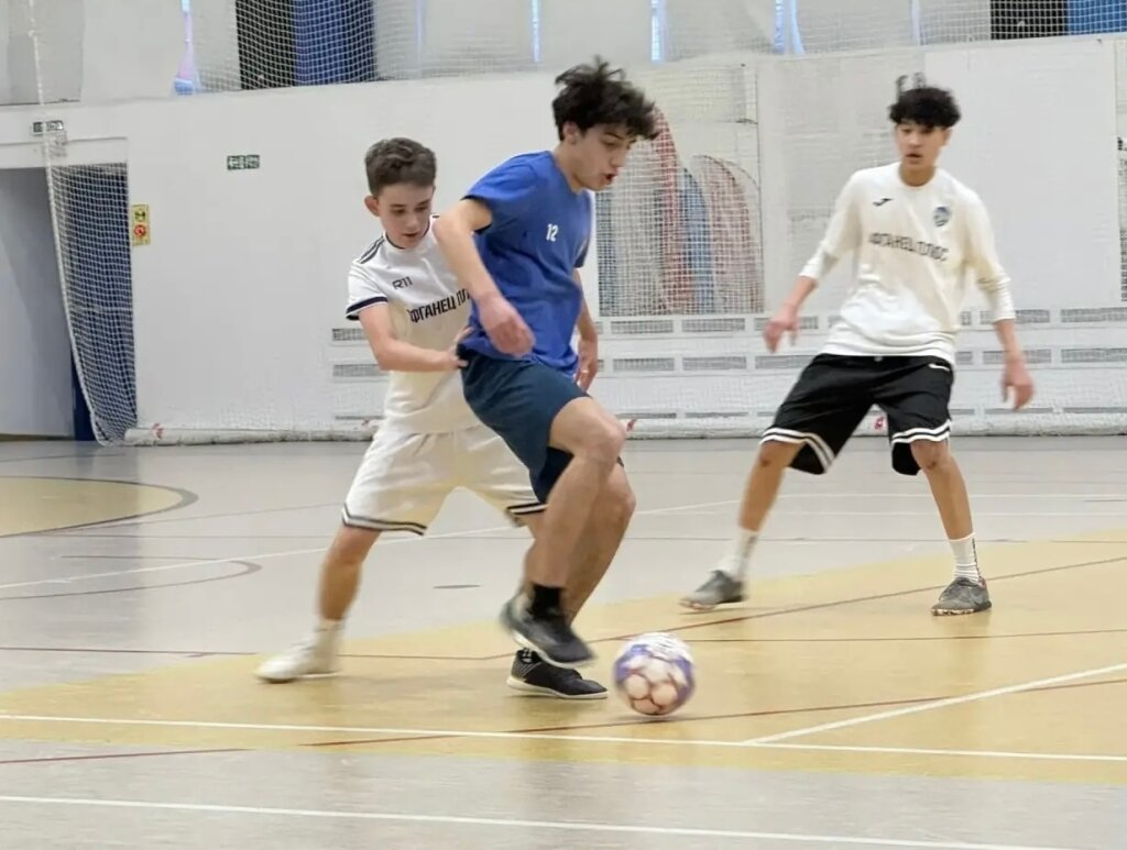 Команда четвертой школы обыграла соперников по футзалу