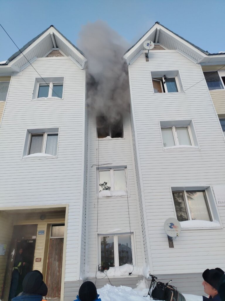 В Муравленко при пожаре спасли ребёнка