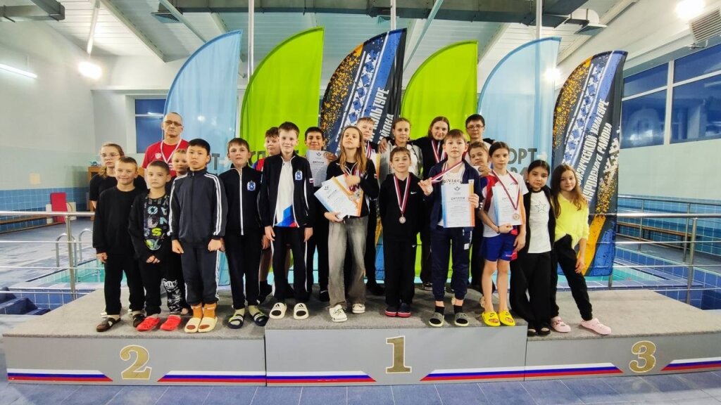 Более 30 медалей завоевали пловцы города в Тарко-Сале