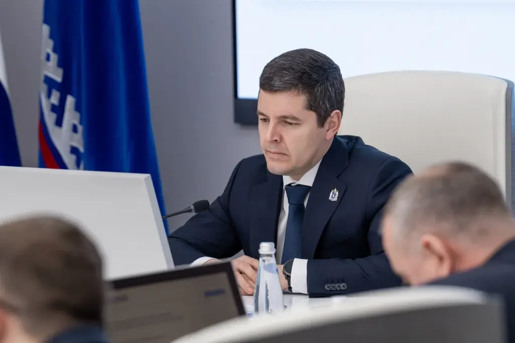 Губернатор провёл заседание правительства округа