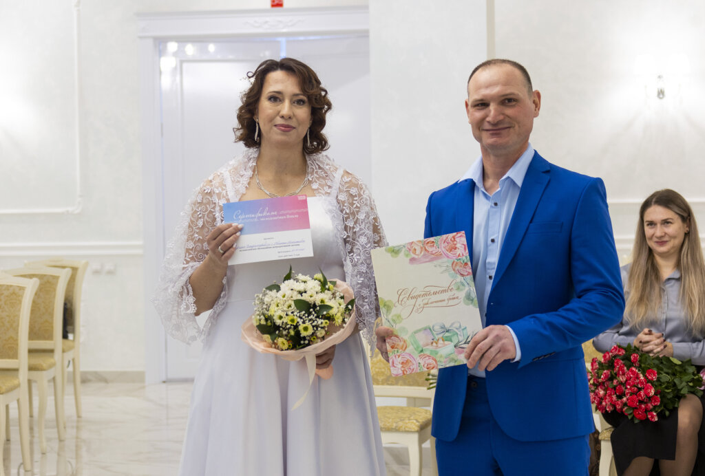 Сертификатом молодоженов воспользовались более 900 ямальцев