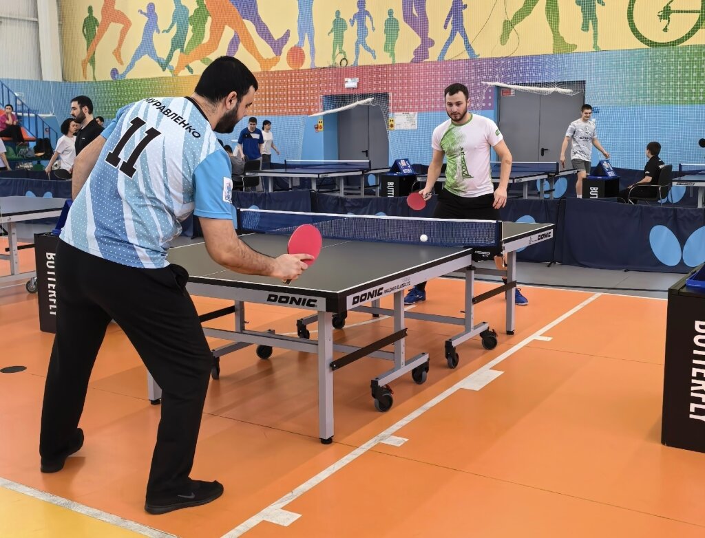 Нефтяники лучше всех сыграли в настольный теннис