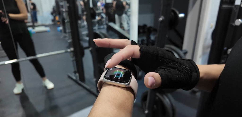 Тренер или фитнес-трекер: какой выбор сделать?