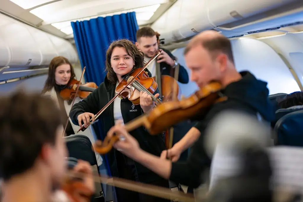 «Симфония Ямала» зазвучала на высоте 11 тысяч метров