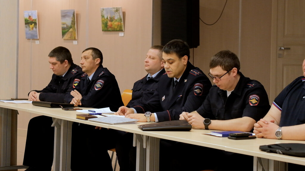 Участковые отчитались перед жителями