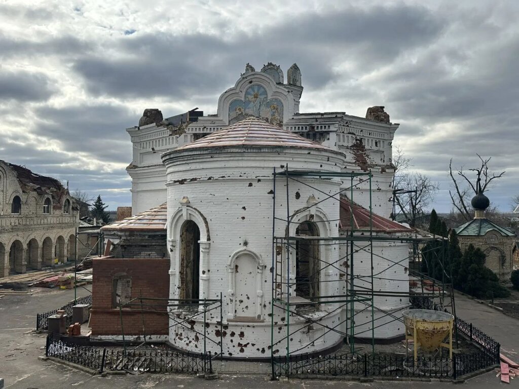 Ямал восстанавливает храм в селе Никольское Волновахского округа