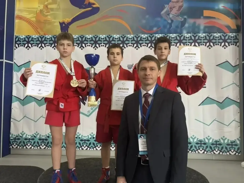 Самбисты привезли три медали с Арктических игр