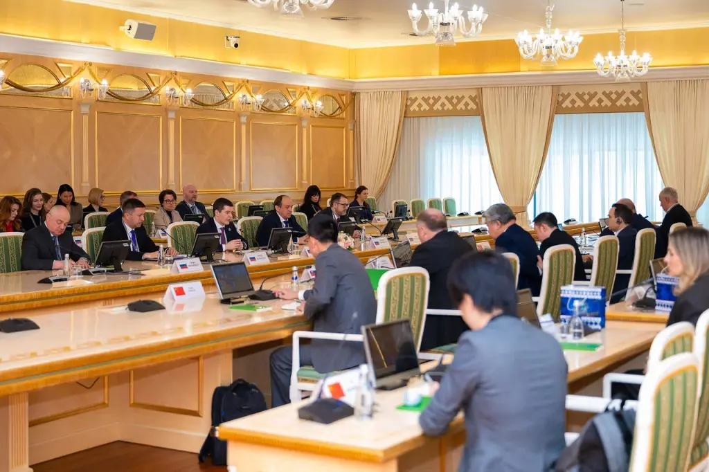 Губернатор Ямала провел встречу с представителями дипломатического корпуса иностранных государств