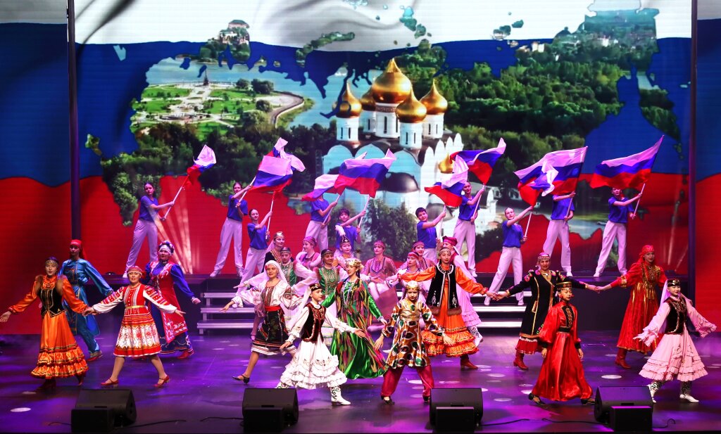 В Муравленко прошёл благотворительный концерт в поддержку участников СВО