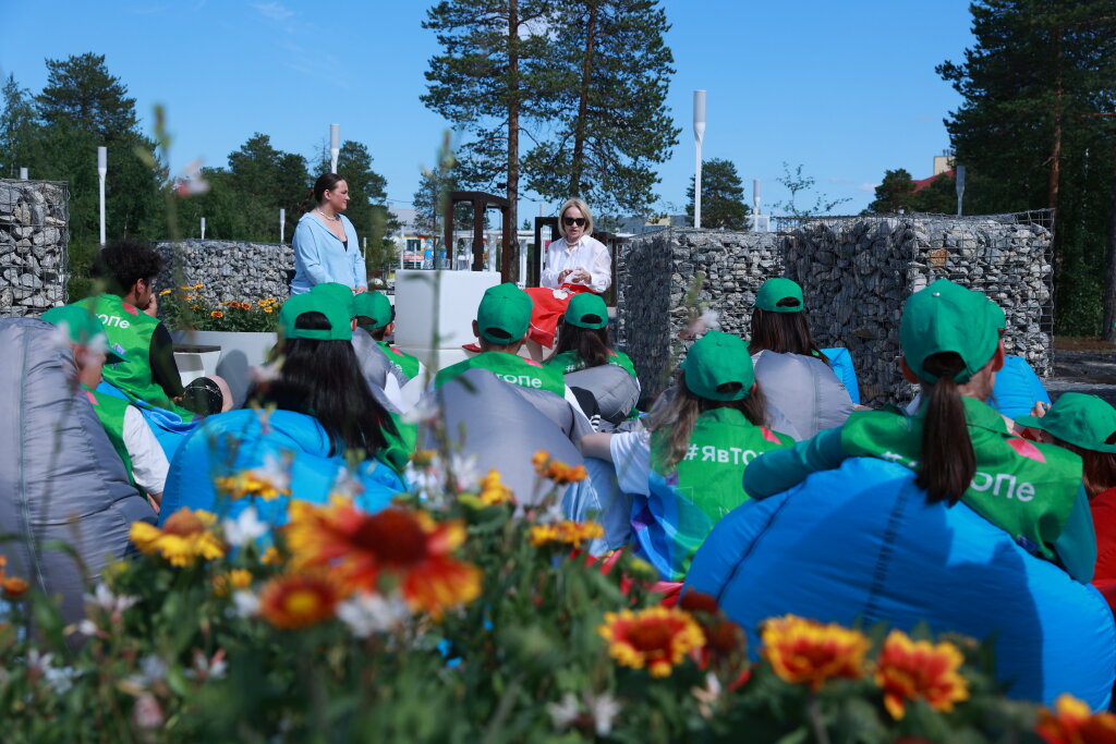 Продолжается голосование за номинантов премии «Служение»