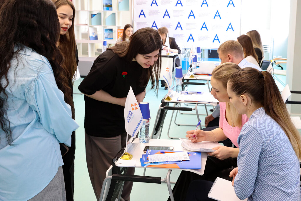 Муравленковцев приглашают на Всероссийскую ярмарку трудоустройства