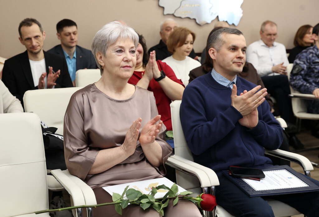 Жителям города вручили заслуженные награды