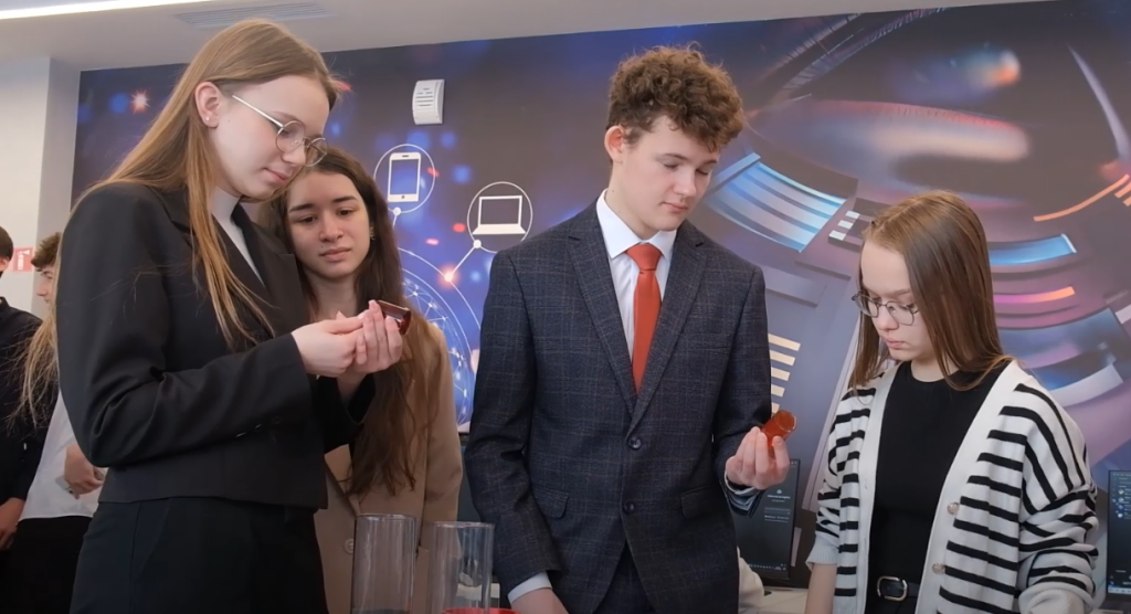 Эксперты «Ноябрьскнефтегаза» встретились с талантливыми школьниками