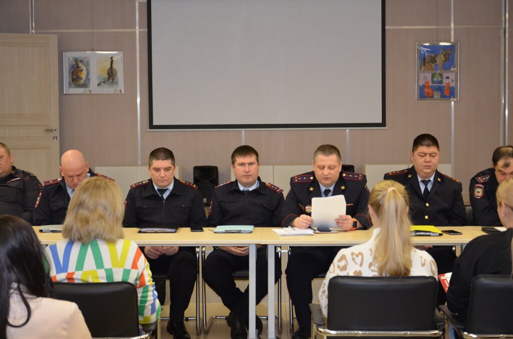 Участковые уполномоченные приглашают муравленковцев на встречу