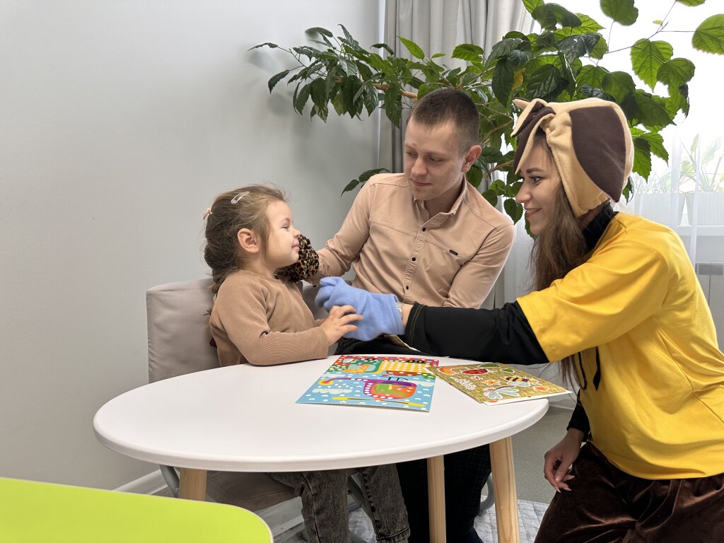 В центре «Гармония» помощь оказывают детям и родителям