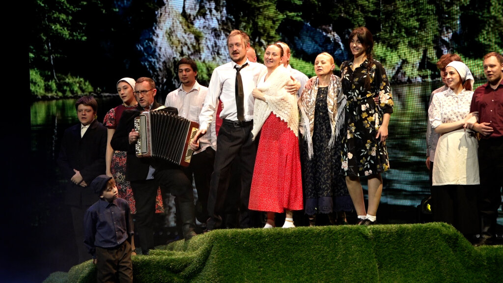 Актёры студии «Глобус» показали спектакль «Саня, Ваня, с ними Римас»