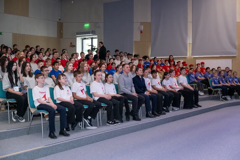 Дмитрий Артюхов посетил с рабочей поездкой город Губкинский