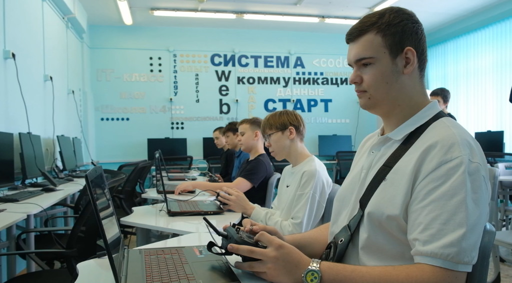 «Держи дрон»: юные пилоты встретились на фестивале БПЛА