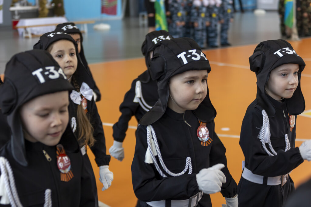 Воспитанники детсадов показали строевую подготовку