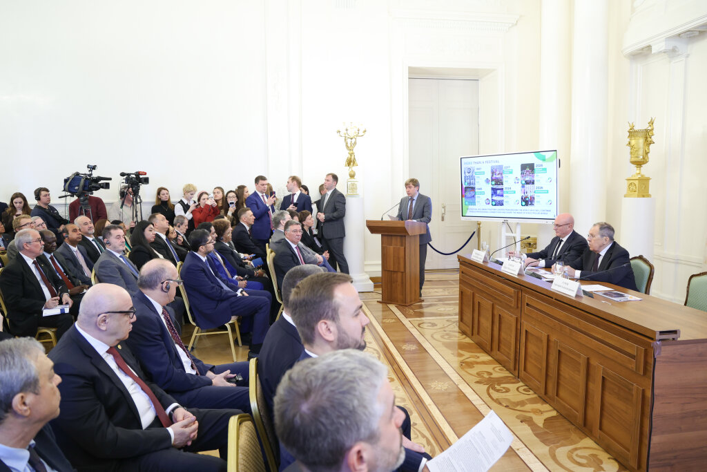 Дипломатам рассказали о Международном фестивале молодежи