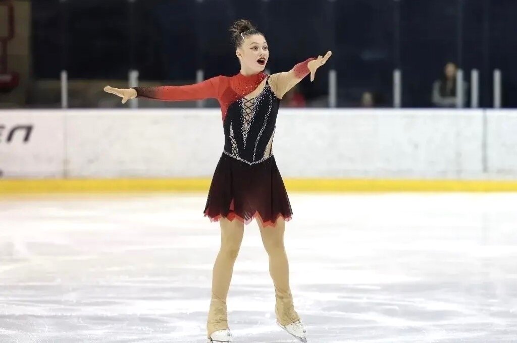 Арина Толкач — бронзовый призер первенства округа по фигурному катанию