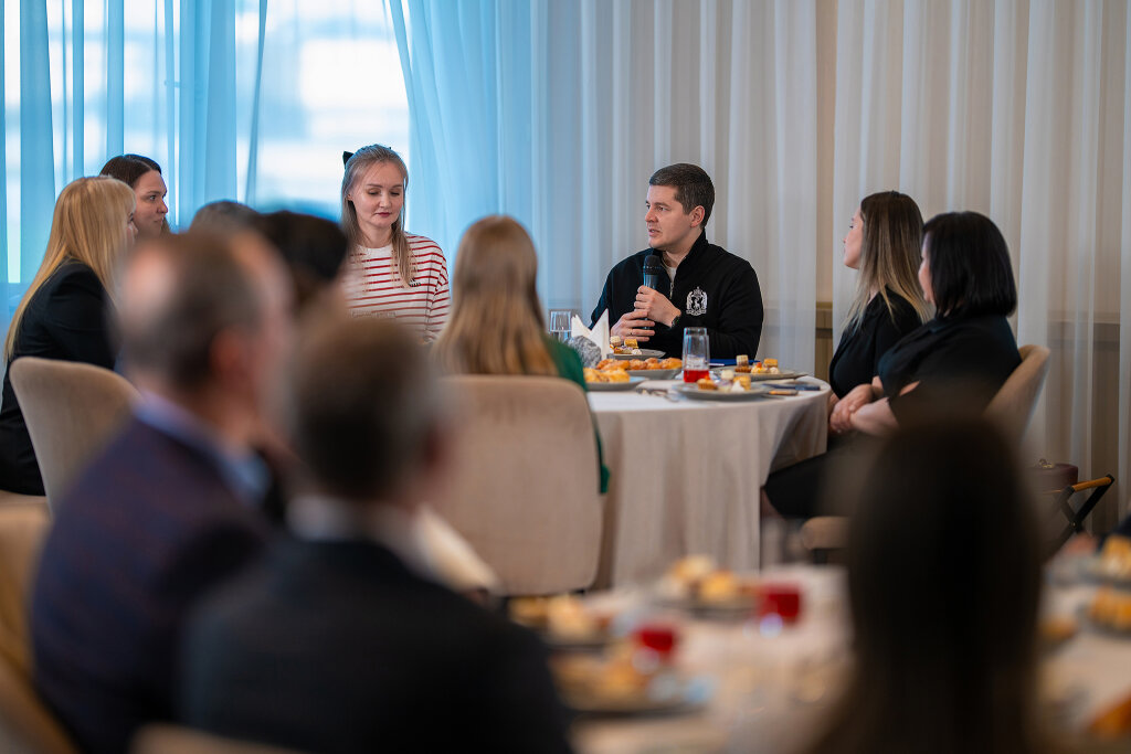 Губернатор Ямала встретился с семьями участников СВО